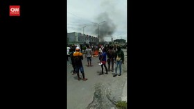 VIDEO: Honor Belum Dibayar, Ratusan Relawan PON XX Papua Unjuk Rasa
