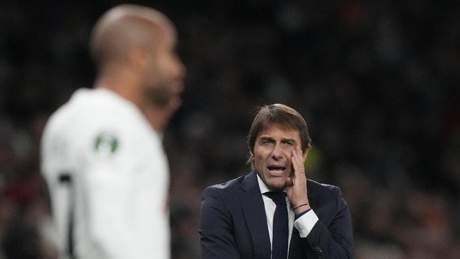 Pelatih Antonio Conte memberikan komentar menohok untuk Mikel Arteta setelah Tottenham Hotspur membungkam Arsenal 3-0.