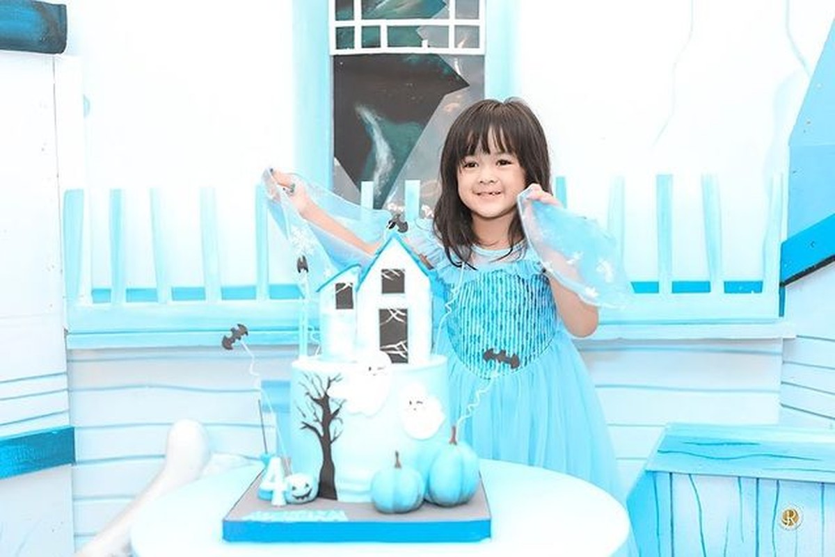 Momen Meriah Pesta Ultah ke-4 Adreena Anak Olla Ramlan & Aufar