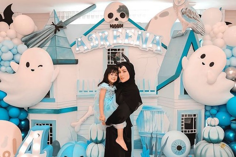 Momen Meriah Pesta Ultah ke-4 Adreena Anak Olla Ramlan & Aufar