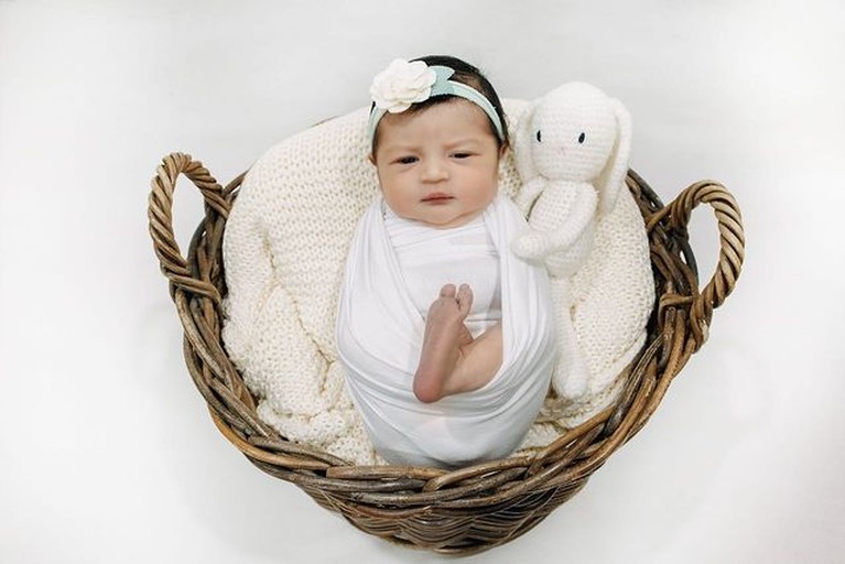 6 Pemotretan Perdana Baby Guzel Putri Ali Syakieb & Margin Wieheerm Baby Guzel putri cantik Ali Syakieb dan Margin Wieheerm yang baru lahir melakukan sesi pemotretan pertamanya. Yuk intip!