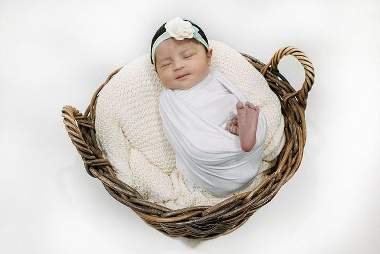 6 Pemotretan Perdana Baby Guzel Putri Ali Syakieb & Margin Wieheerm Baby Guzel putri cantik Ali Syakieb dan Margin Wieheerm yang baru lahir melakukan sesi pemotretan pertamanya. Yuk intip!