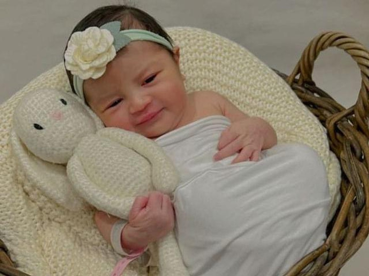 Baby Guzel putri cantik Ali Syakieb dan Margin Wieheerm yang baru lahir melakukan sesi pemotretan pertamanya&period; Yuk intip&excl;