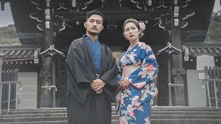 7 Potret Keluarga Crazy Rich Surabaya yang Rawat Gala Anak Vanessa & Bibi Potret Keluarga Crazy Rich Surabaya yang Rawat Gala Anak Vanessa & Bibi