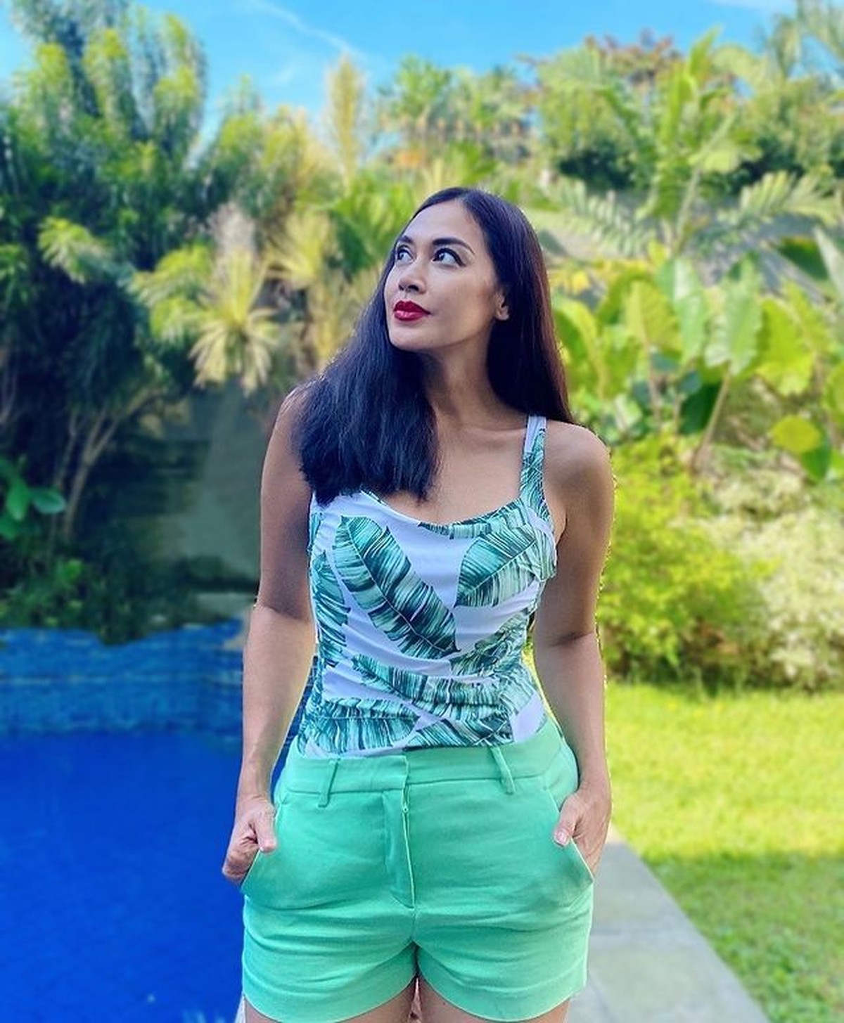 Di usia 50 tahun&comma; Diah Permatasari tetap cantik awet muda dan berpenampilan modis bak ABG&period; Yuk intip potret terbarunya&excl;