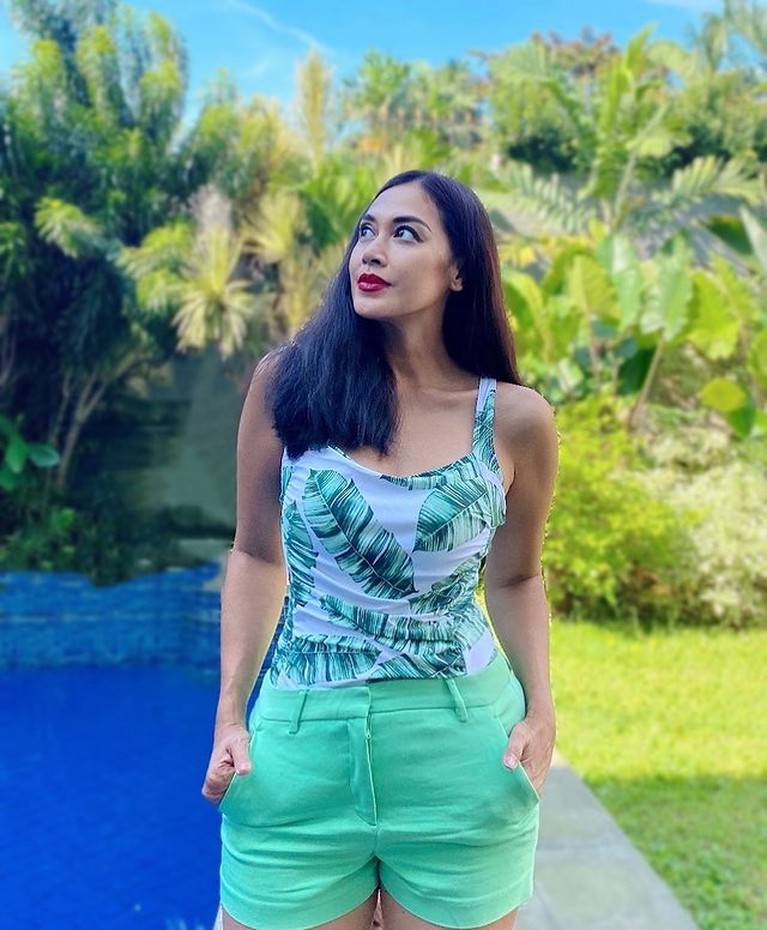 7 Potret Terbaru Diah Permatasari Makin Cantik Awet Muda di Usia 50 Tahun Di usia 50 tahun, Diah Permatasari tetap cantik awet muda dan berpenampilan modis bak ABG. Yuk intip potret terbarunya!
