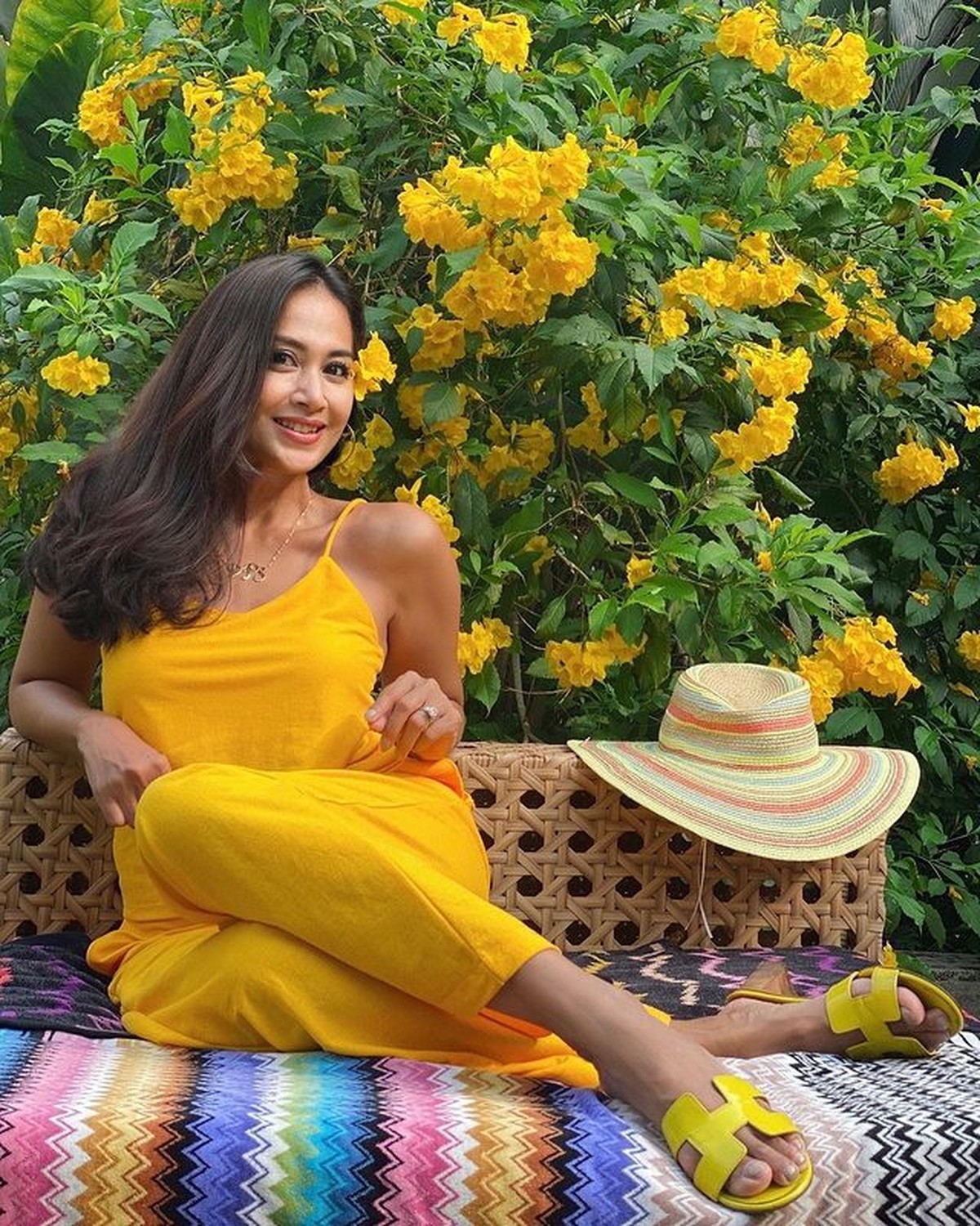 Di usia 50 tahun&comma; Diah Permatasari tetap cantik awet muda dan berpenampilan modis bak ABG&period; Yuk intip potret terbarunya&excl;