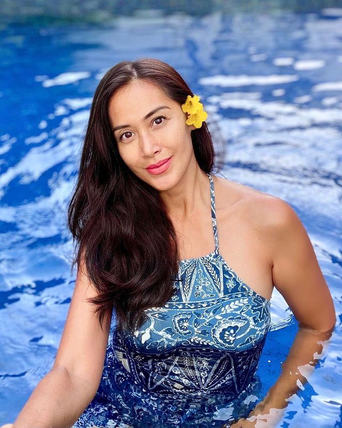 Di usia 50 tahun&comma; Diah Permatasari tetap cantik awet muda dan berpenampilan modis bak ABG&period; Yuk intip potret terbarunya&excl;