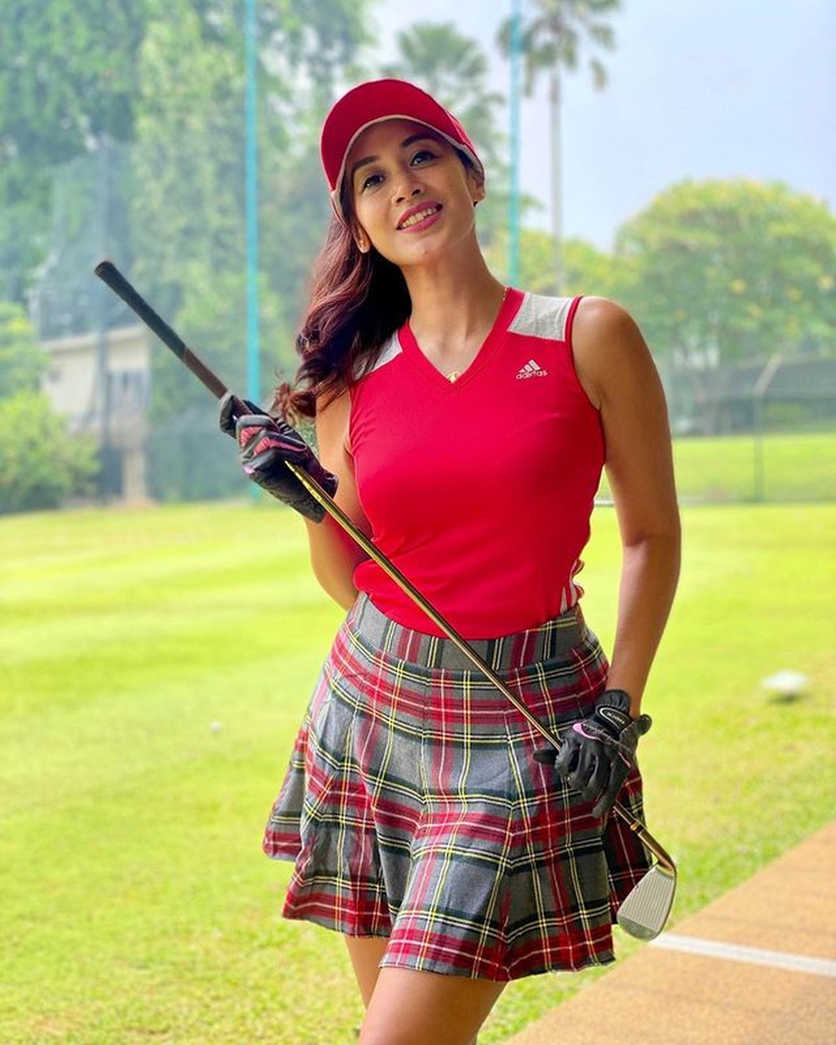 Di usia 50 tahun&comma; Diah Permatasari tetap cantik awet muda dan berpenampilan modis bak ABG&period; Yuk intip potret terbarunya&excl;