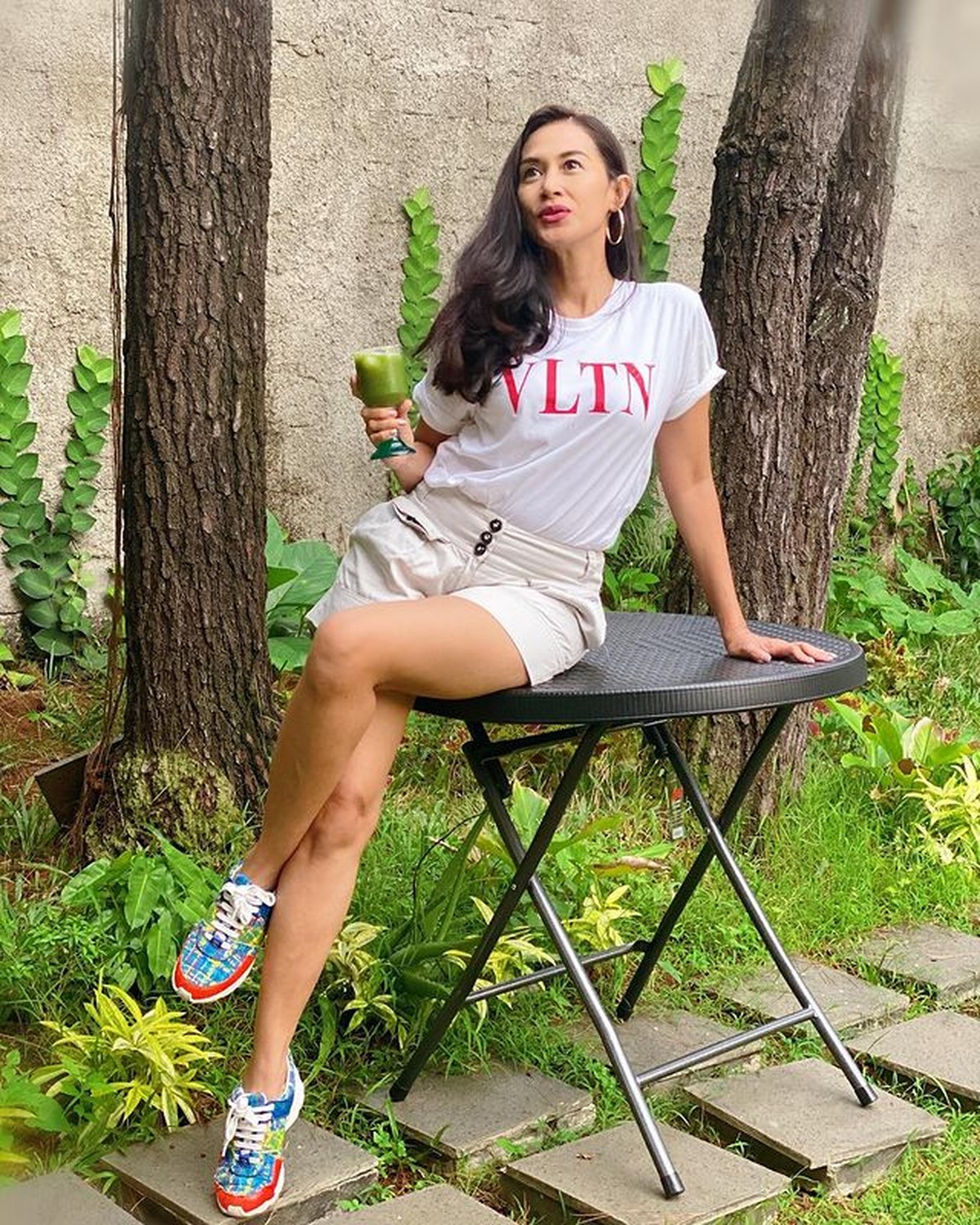 Di usia 50 tahun&comma; Diah Permatasari tetap cantik awet muda dan berpenampilan modis bak ABG&period; Yuk intip potret terbarunya&excl;