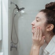 Mengenal 6 Jenis Carrier Oil sebagai Pilihan Tepat untuk Wajah Berminyak