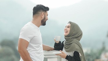 img-title Irish Bella Hamil Anak Kedua, Ammar Zoni: Hadiah Terbaik dari Allah