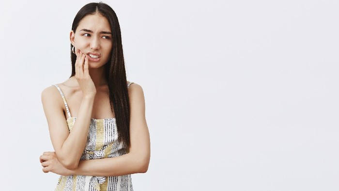 3 Kebiasaan Sederhana Ini Tanpa Sadar Jadi Penyebab Gigi Rusak! Cek di Sini, Mana yang Sering Dilakukan?