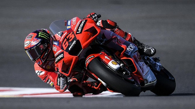Pembalap Ducati, Francesco Bagnaia berhasil mengunci posisi kedua klasemen pembalap usai keluar sebagai juara MotoGP Algarve Portugal 2021.