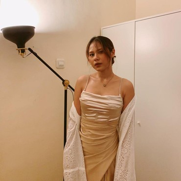 Video Teriak di Tengah Kerumunan Fans Viral, Nadin Amizah: Maaf Banget