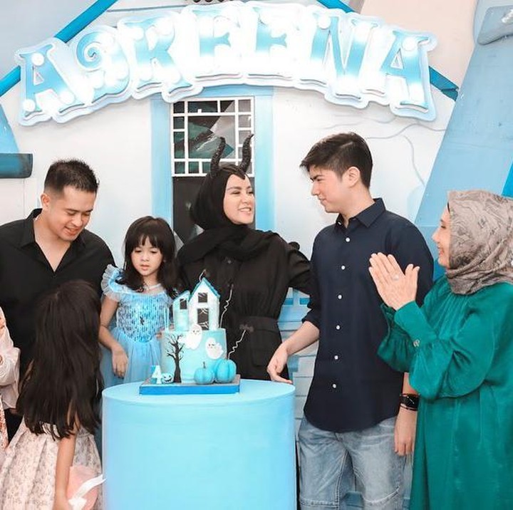 <p>Selamat ulang tahun Adreena, semoga sehat selalu ya. Serta jadi kebanggaan Bunda Olla dan Ayah Aufar. (Foto: Instagram @ollaramlan)</p>