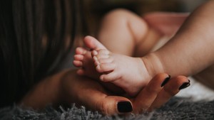 Penggunaan Produk Bayi sebagai Pengganti Skincare Orang Dewasa, Efektif?
