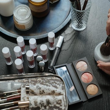 img-title Satu Produk dengan Fungsi Ganda, Berikut 3 Produk Makeup dengan Kandungan Skincare