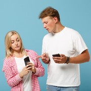 Pacar Maksa Bertukar Password Sosmed, Ini 4 Alasan Mengapa Kamu Perlu Menolaknya!