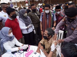 Sandiaga Uno Temui Relawan Kawan Sandi, Gelar Vaksinasi