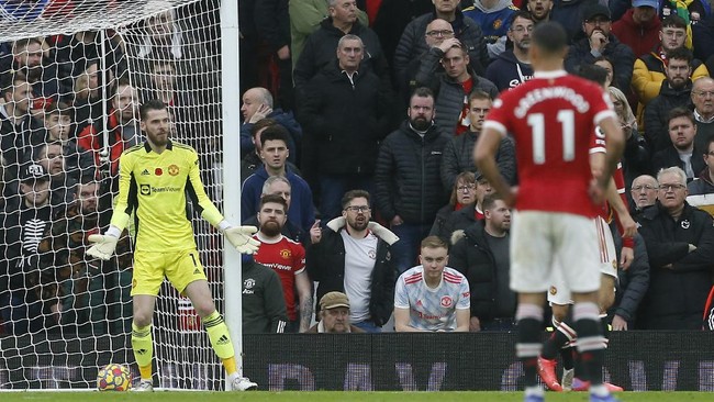 Kiper David de Gea terlihat marah besar dalam pertandingan Manchester United vs Manchester City pada pekan ke-11 Liga Inggris, Sabtu (6/11).