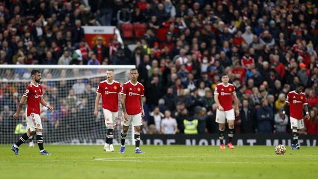 Berikut lima kabar kisruh di Manchester United setelah kekalahan di laga akhir pekan, mulai tekanan untuk Ole Gunnar Solskjaer sampai keluhan Cristiano Ronaldo.