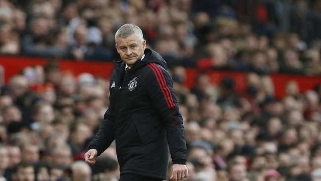 Kemenangan West Ham United atas Liverpool memancing netizen menampilkan meme-meme mengenai kelayakan David Moyes menggantikan posisi Ole Gunnar Solskjaer.
