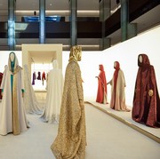 Intip Koleksi Abaya Mewah dan Glamor dari Koleksi Valentino Haute Couture