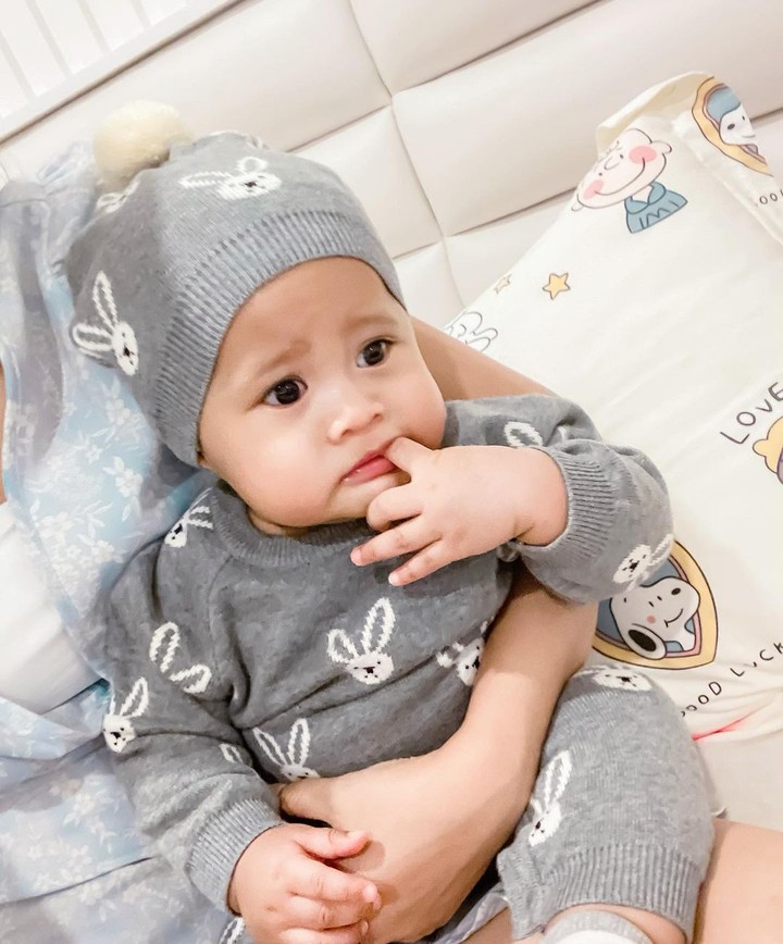 7 Potret Aksara Asa Nasution, Anak Kedua Raditya Dika yang Jarang