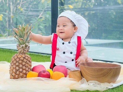 7 Potret Aksara Asa Nasution, Anak Kedua Raditya Dika yang Jarang Disorot