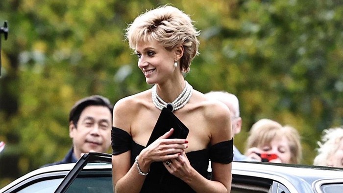 Gaun Kontroversial Putri Diana akan Tampil di The Crown Season 5! Ini Sosok Aktris yang Memerankan sang Putri Gaun Kontroversial Putri Diana akan Tampil di The Crown Season 5! Ini Sosok Aktris yang Memerankan sang Putri