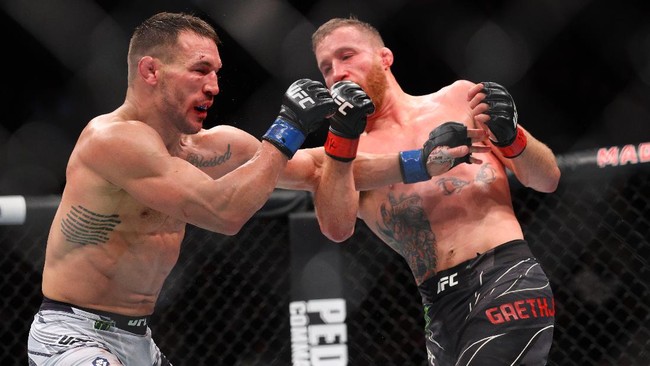 Justin Gaethje sukses mengalahkan Michael Chandler lewat unanimous decision pada UFC 268 di Madison Square Garden, New York, Amerika Serikat.