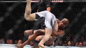 Kamaru Usman Tantang Canelo Alvarez: Mau Tinju atau UFC?
