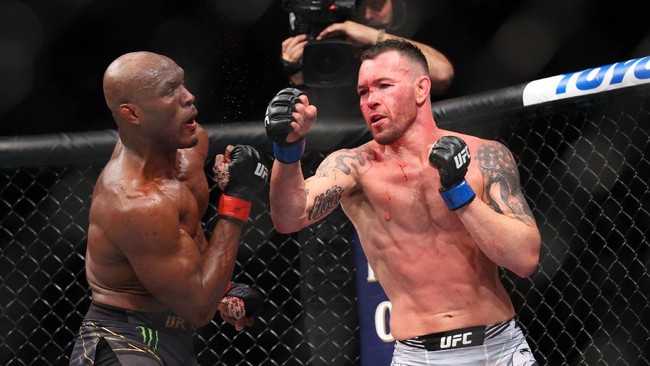Colby Covington harus berjalan menggunakan kruk setelah kalah angka dari Kamaru Usman di UFC 268.