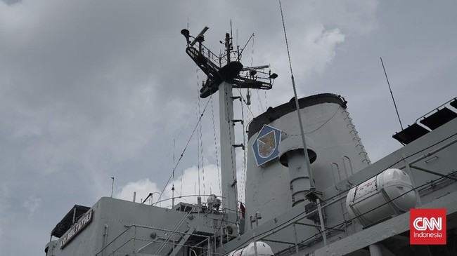TNI AL dan Bakamla bahu bertugas menjaga kedaulatan RI di Natuna. Namun, misi mereka terkendala keterbatasan kapal, alutsista tua, hingga anggaran terbatas.