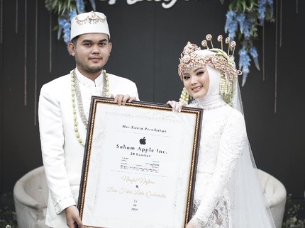 Cerita Pria Tasikmalaya Berikan Mahar Saham Apple, Ungkap Reaksi Istri & Kendala di KUA