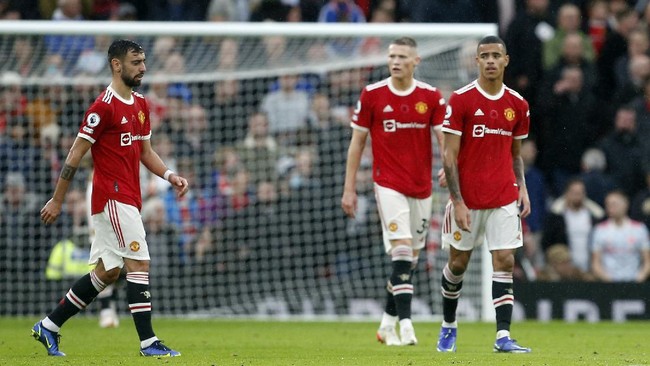 Gelandang Manchester United, Bruno Fernandes, menyampaikan pesan kepada rekan-rekannya usai The Red Devils takluk 0-2 dari Manchester City.