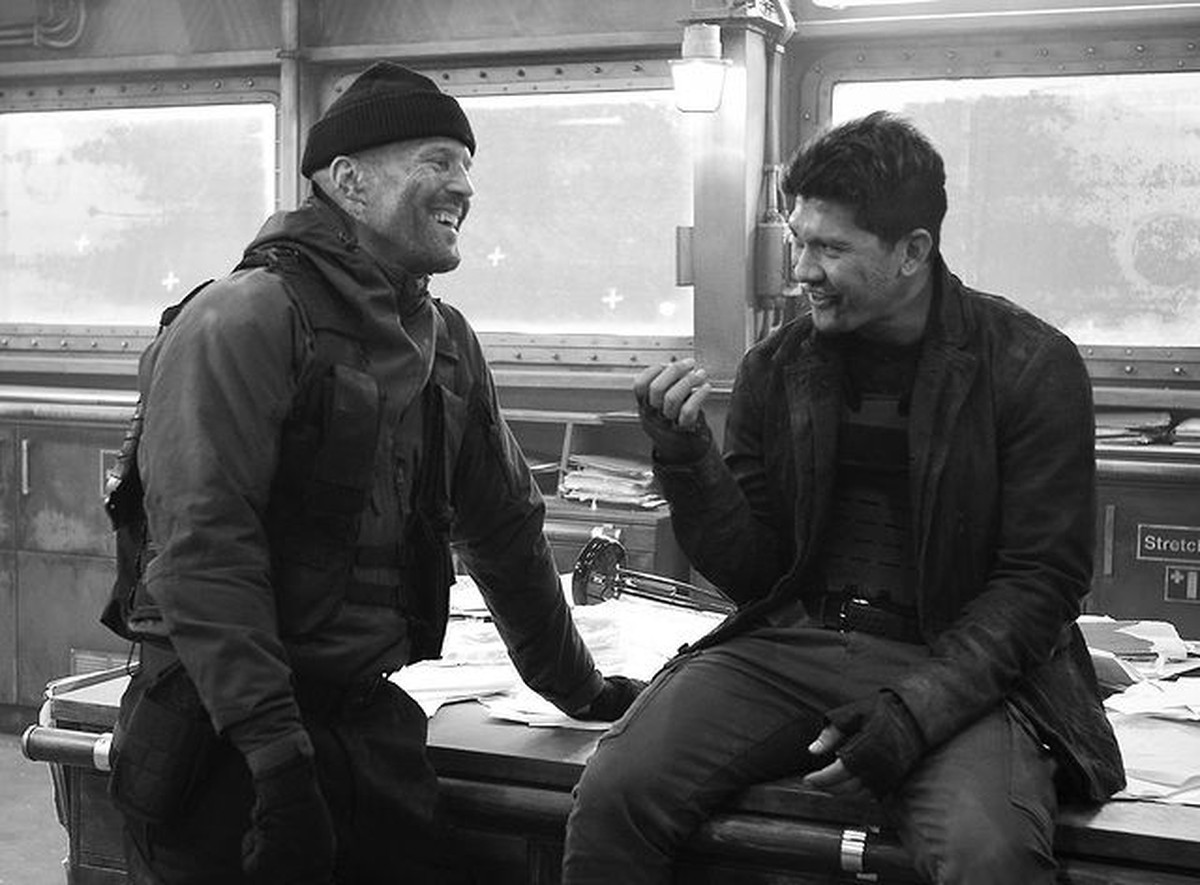 Iko Uwais beradu akting dengan aktor Jason Statham di film The Expendable 4&period; Yuk intip potret keakraban mereka di lokasi syuting&excl;