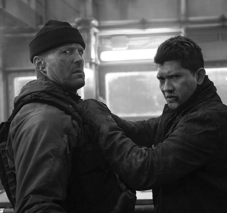 7 Potret Akrab Iko Uwais dan Jason Statham di Lokasi Syuting Iko Uwais beradu akting dengan aktor Jason Statham di film The Expendable 4. Yuk intip potret keakraban mereka di lokasi syuting!