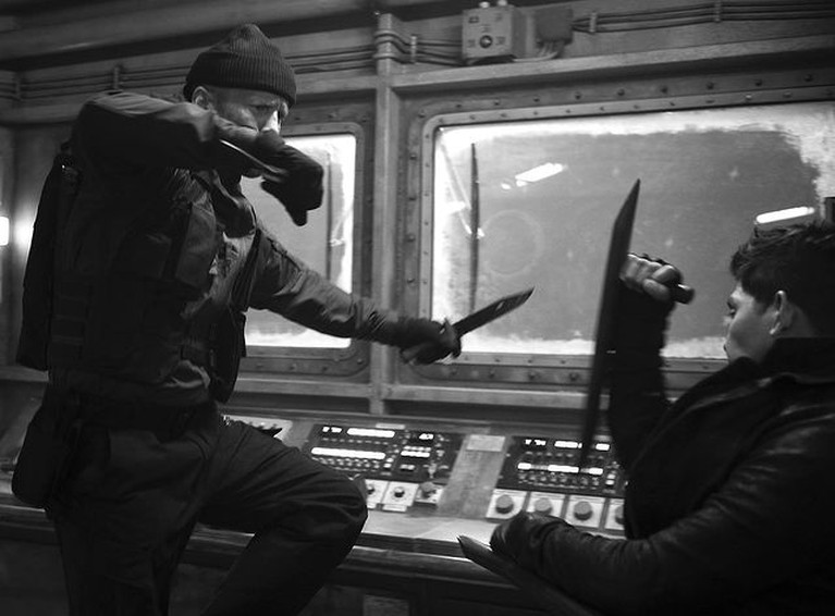 7 Potret Akrab Iko Uwais dan Jason Statham di Lokasi Syuting Iko Uwais beradu akting dengan aktor Jason Statham di film The Expendable 4. Yuk intip potret keakraban mereka di lokasi syuting!