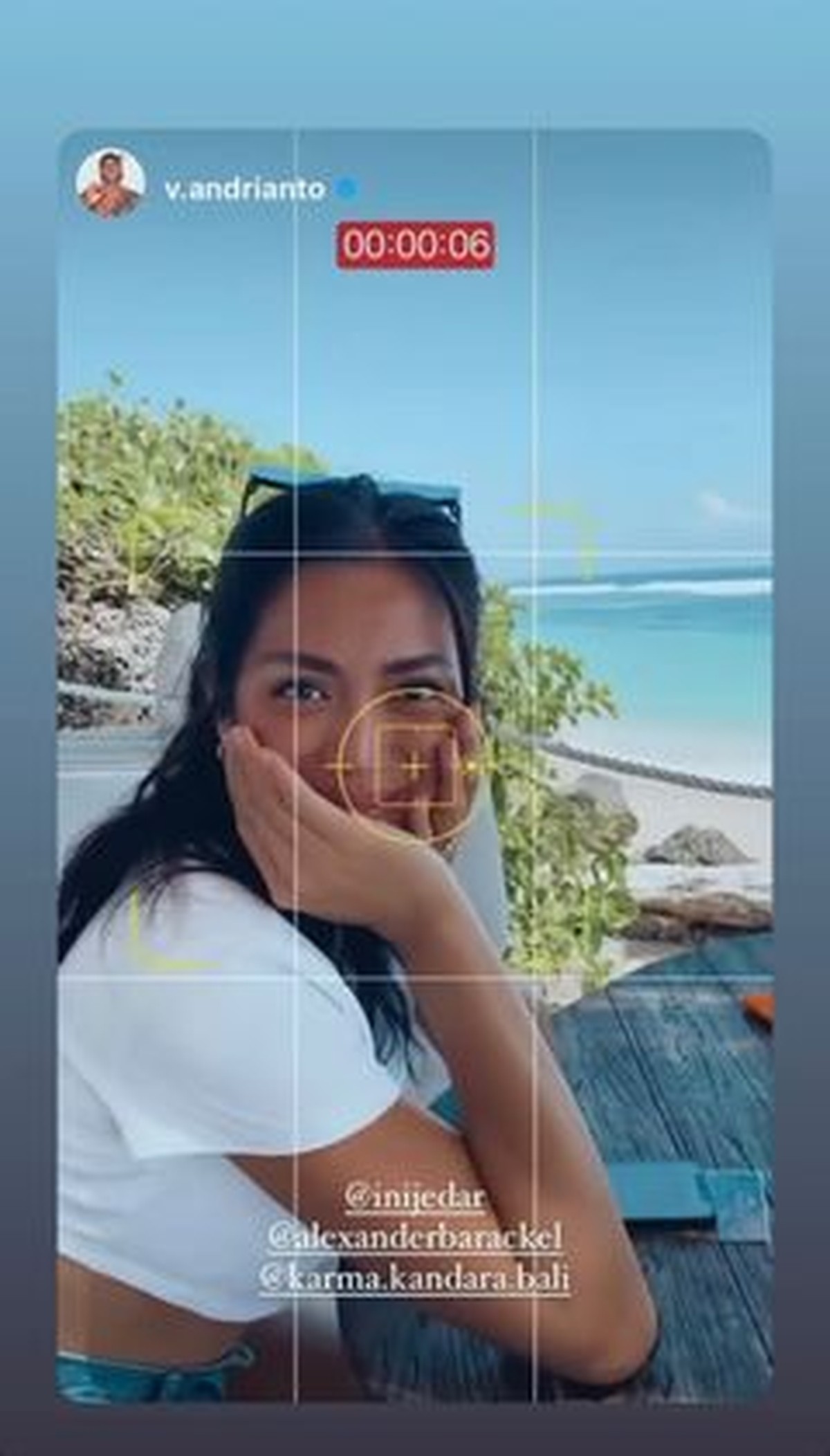 Jessica Iskandar diketahui dengan liburan sambil honeymoon dengan suaminya&comma; Vincent Verhaag&period; Yuk intip&excl;