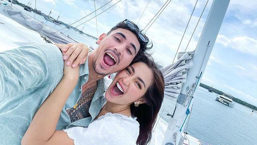 7 Potret Bahagia Honeymoon Jessica Iskandar dan Vincent Verhaag Jessica Iskandar diketahui dengan liburan sambil honeymoon dengan suaminya, Vincent Verhaag. Yuk intip!