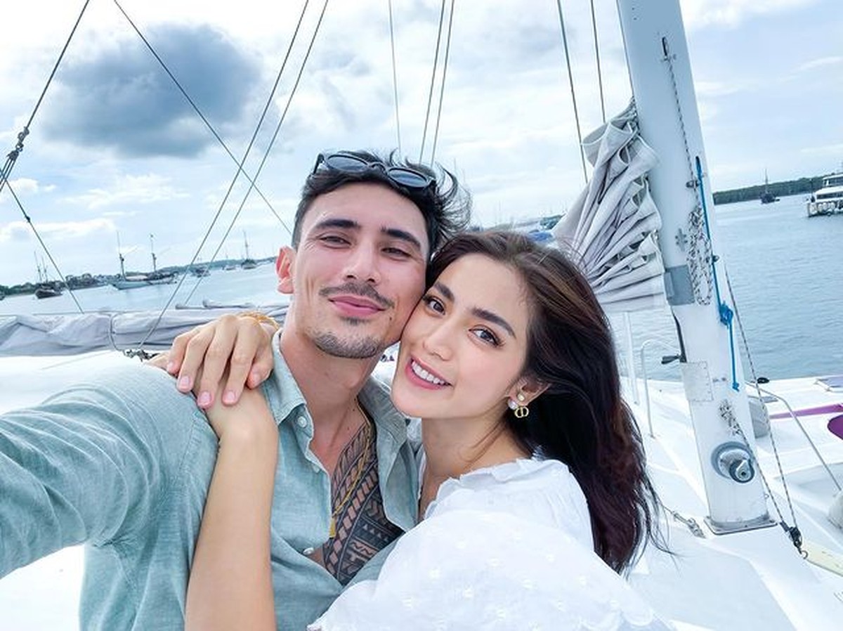 Jessica Iskandar diketahui dengan liburan sambil honeymoon dengan suaminya&comma; Vincent Verhaag&period; Yuk intip&excl;