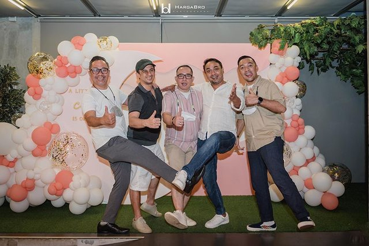 Nola B3 menangis bahagia dapat kejutan baby shower dari keluarga dan sahabatnya&period; Yuk kita intip momennya&excl;