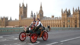 FOTO: Ajang Pamer Mobil Klasik di London