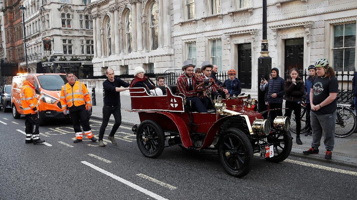 FOTO: Ajang Pamer Mobil Klasik di London
