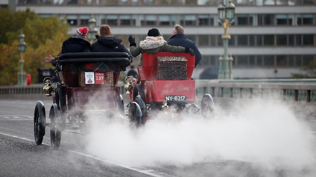 FOTO: Ajang Pamer Mobil Klasik di London