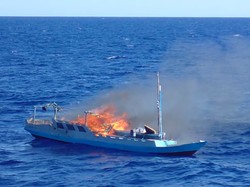 Australia Bakar Kapal Nelayan Indonesia, China Bikin Tiruan Kapal Induk AS