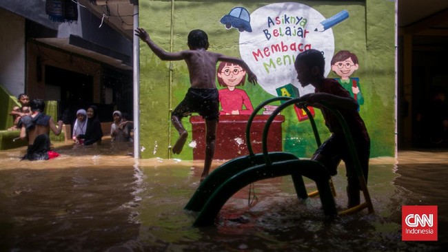 BPBD DKI mencatat per pukul 09.00 WIB hari ini informasi genangan karena luapan Kali Ciliwung terdapat di 27 wilayah RT di Jakarta.