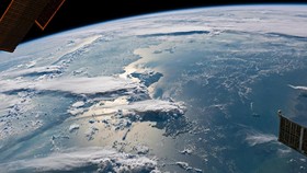 Tampilan Awan Badai di Atas Sumatera, Dipotret NASA dari Luar Angkasa